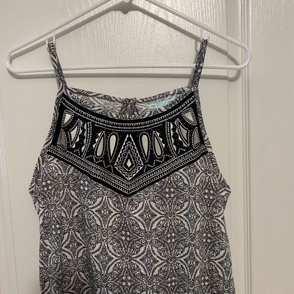 Bohemian tank top w embroidery/beading. NWT - Picture 2 of 5